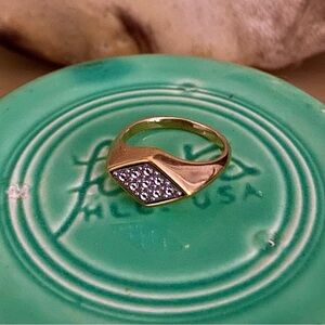 Gold Avon Ring . Size 6.